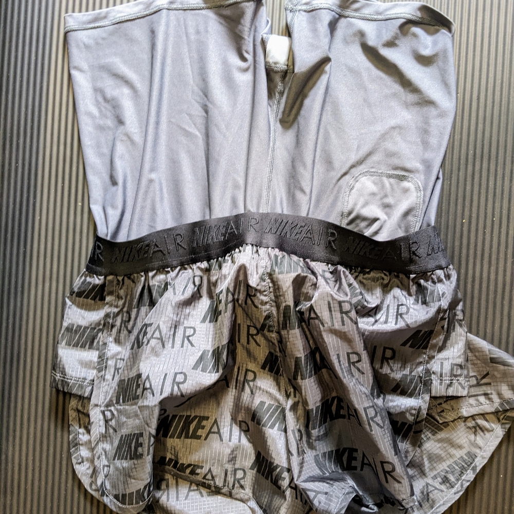 Nike Air Shorts - Picture 3 of 4